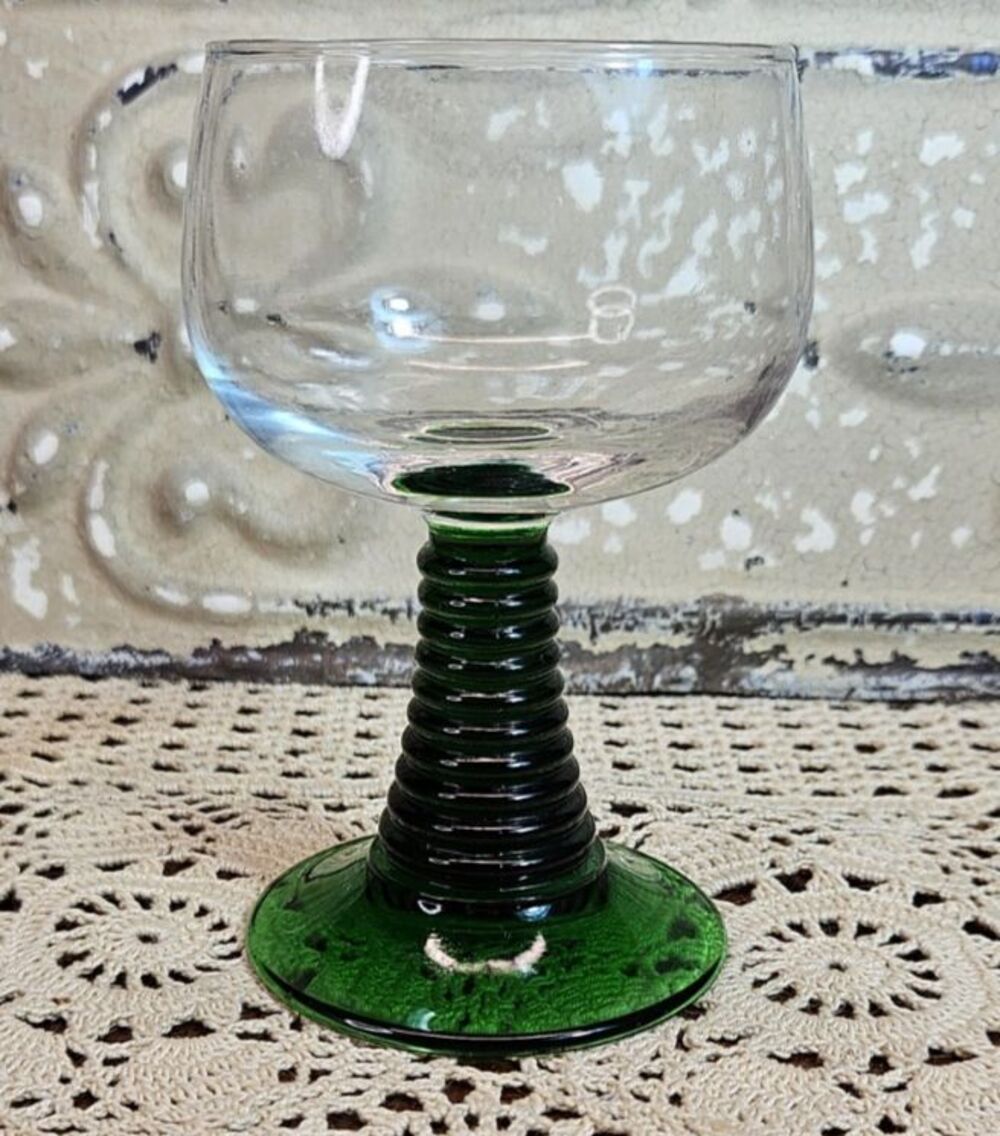 Set of 6 French Luminarc Emerald Green Beehive Stem Fine Wine Glasses 8 oz